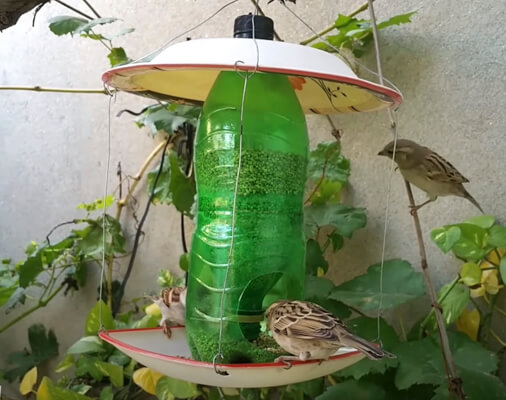 fabriquer une mangeoire à oiseaux suspendue

