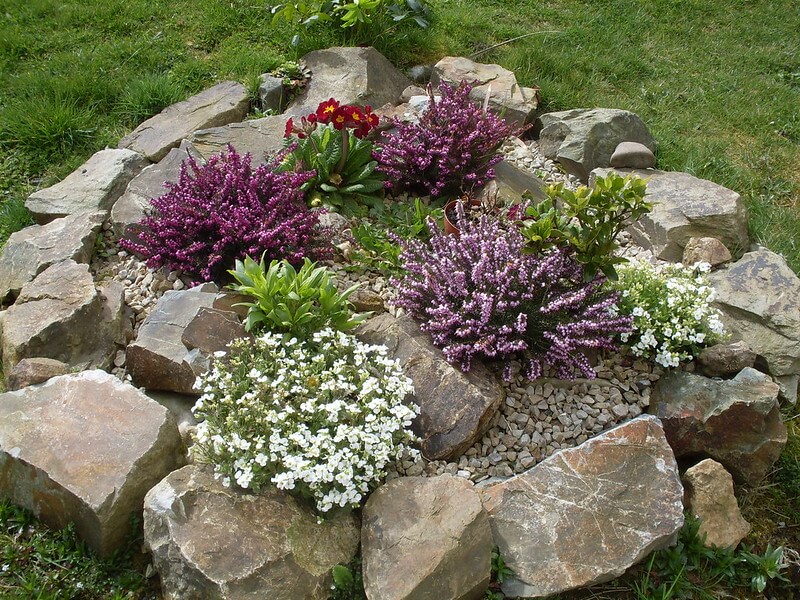 Créer une petite rocaille de jardin