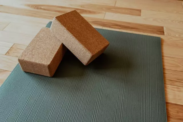 tapis et blocs de yoga